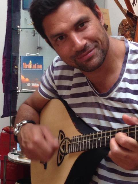 manu-bennett-637432l.jpg