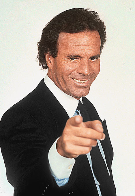 julio-iglesias-595475l.jpg