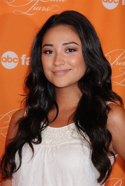 shay mitchell images. shay mitchell fotos.