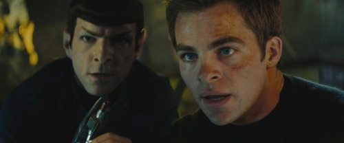 Mr. Spock și Kirk (Chris Pine)