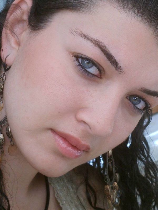 Aslihan Guner - Actor