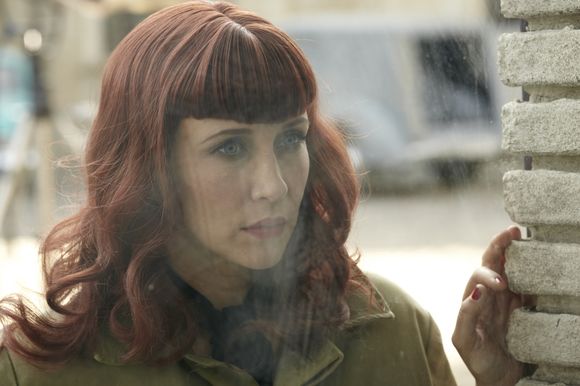 Vera Farmiga în Closer to the Moon