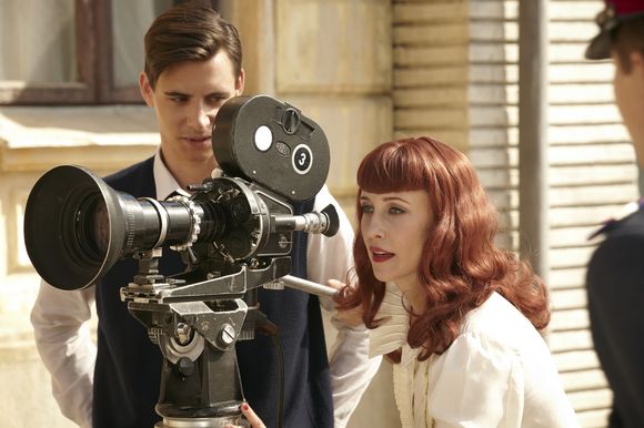 Vera Farmiga în Closer to the Moon