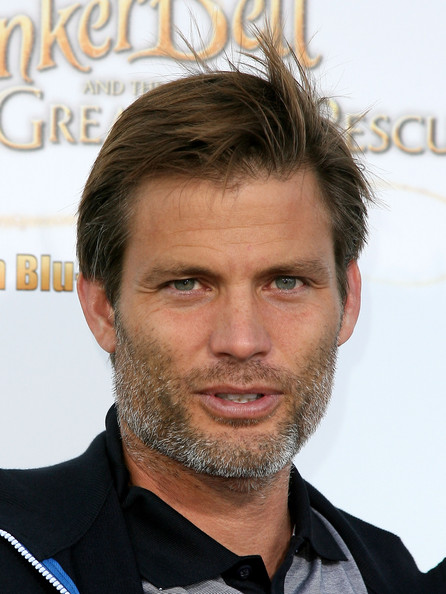 Casper Van Dien amok