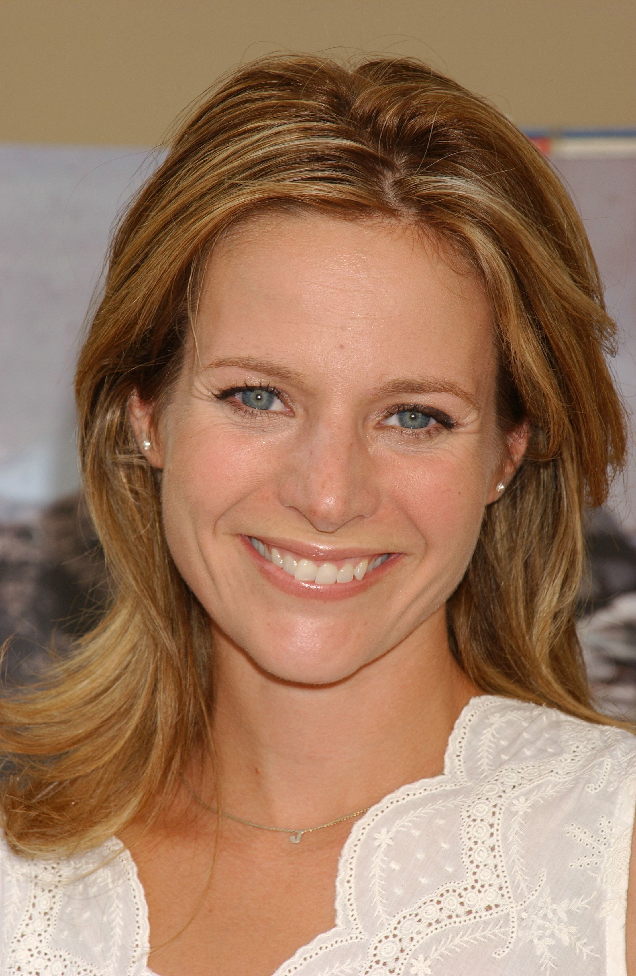 Jessalyn Gilsig beach