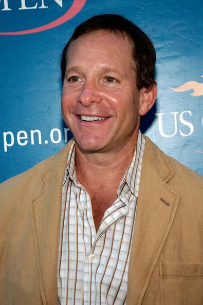 Next photo of Steve Guttenberg