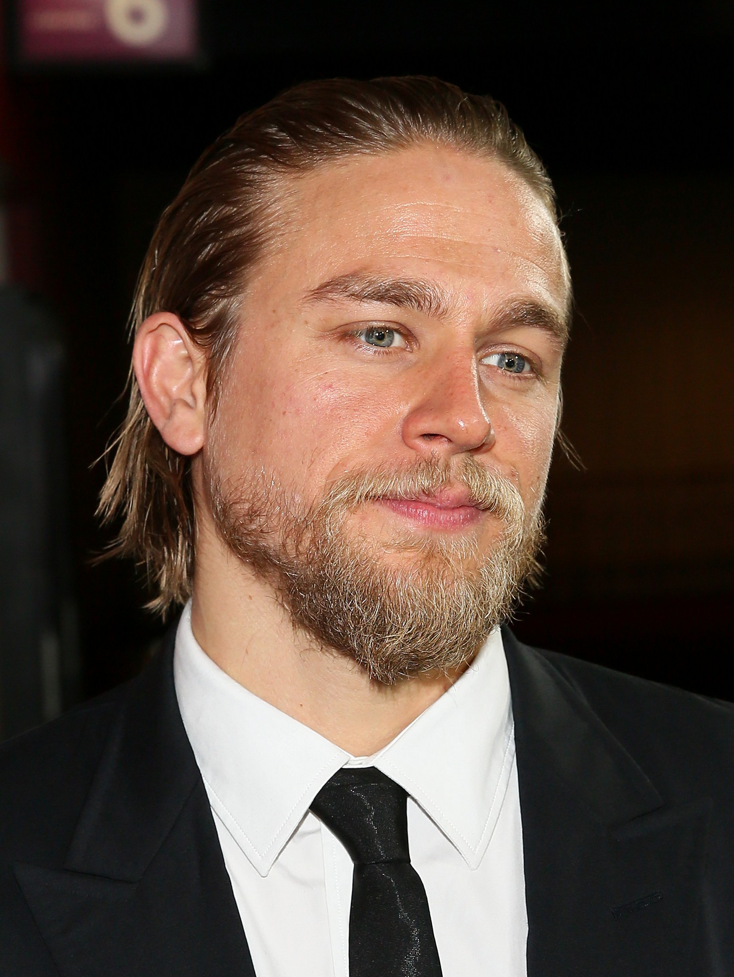 Poze Charlie Hunnam - Actor - Poza 11 Din 119 - CineMagia.ro