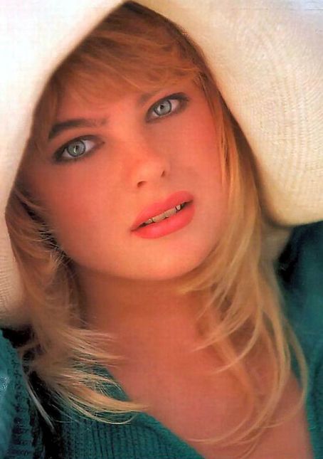 Poze Erika Eleniak - Actor - Poza 8 din 35 - CineMagia.ro