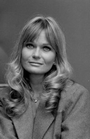 Valerie Perrine Wallpaper