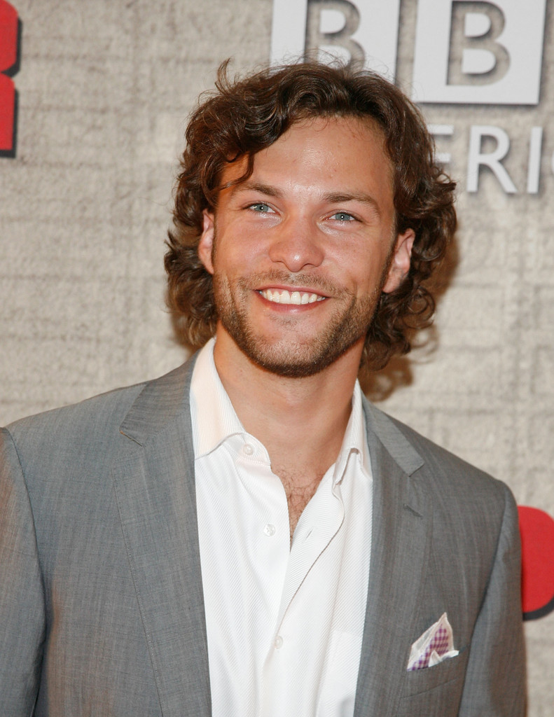 Poze Kyle Schmid - Actor - Poza 4 din 27 - CineMagia.ro