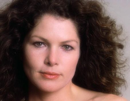 Next photo of Lois Chiles