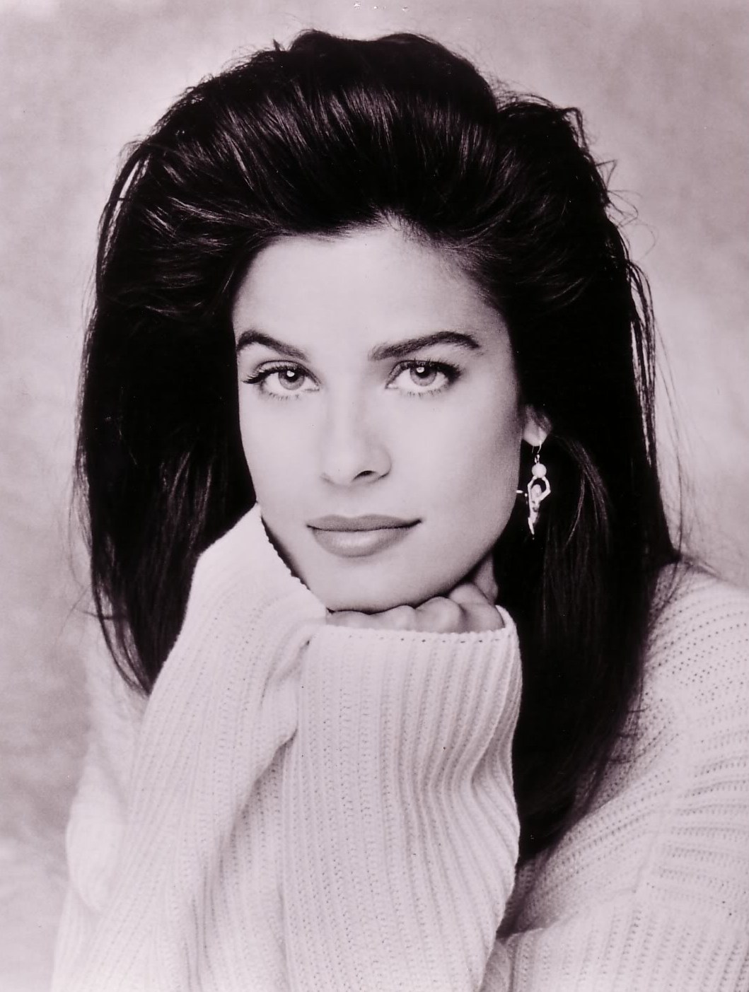 Kristian alfonso falcon crest