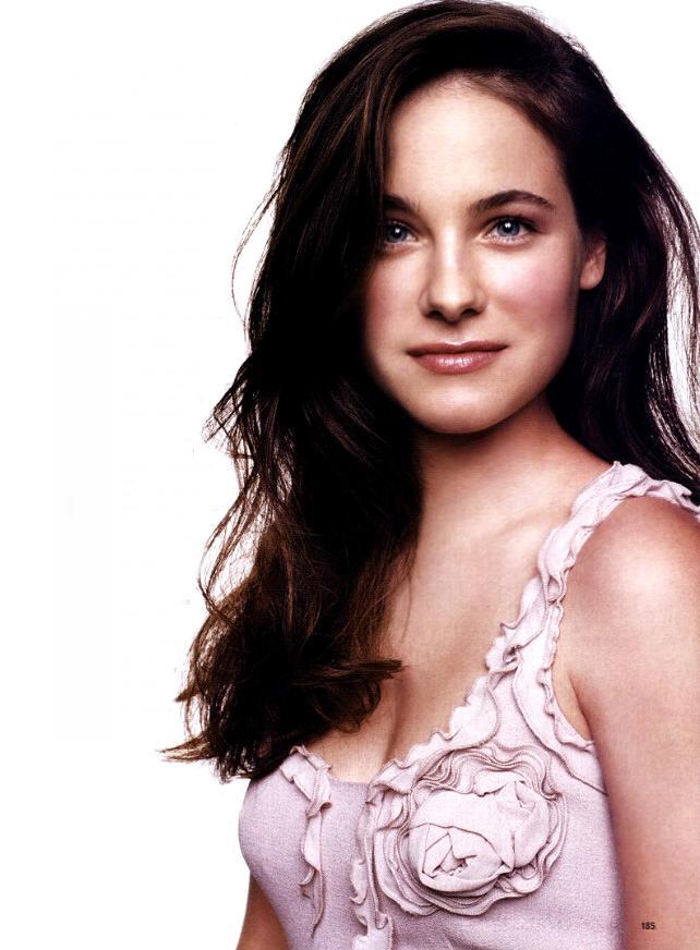 Next photo of Caroline Dhavernas