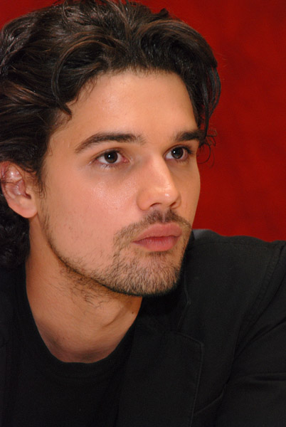 Steven Strait in life like