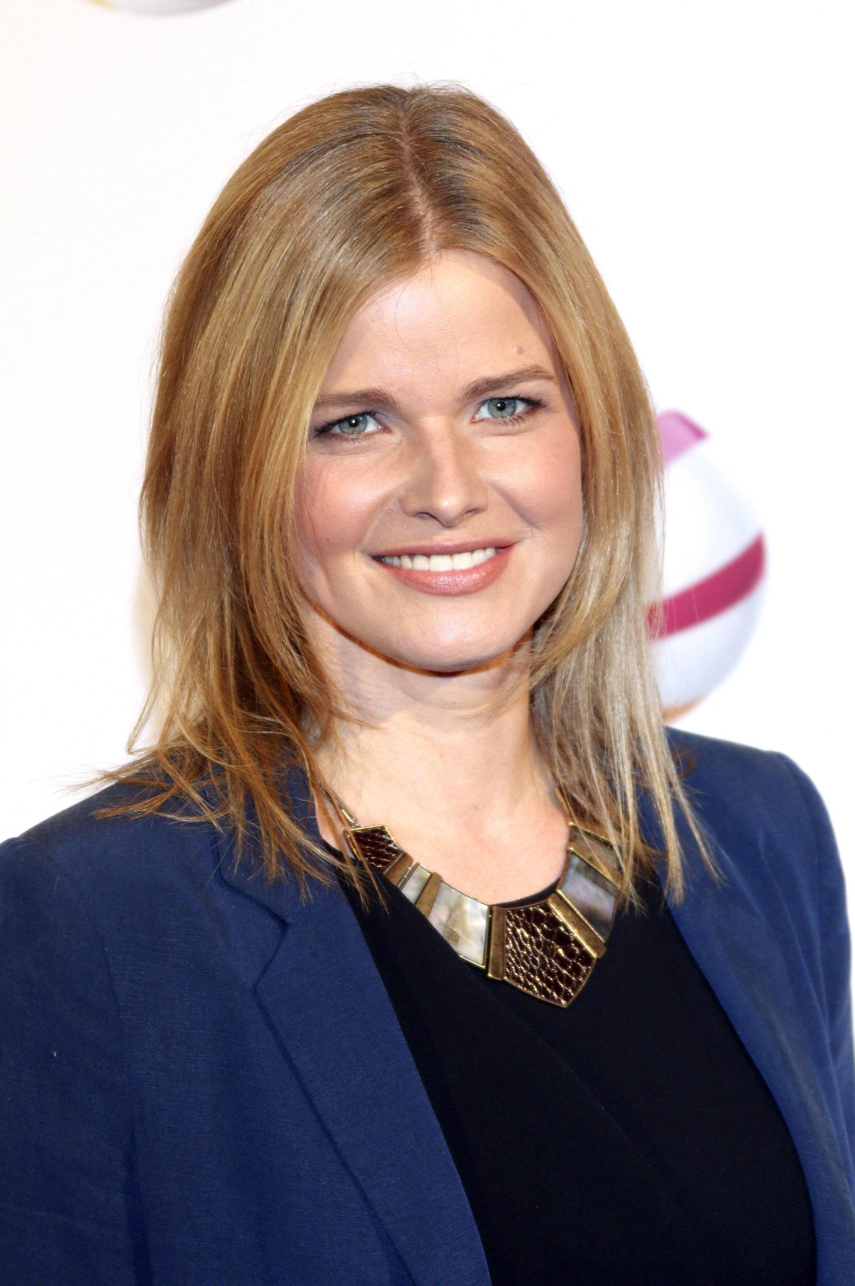 Poze Mira Bartuschek Actor Poza 5 din 17 CineMagia.ro