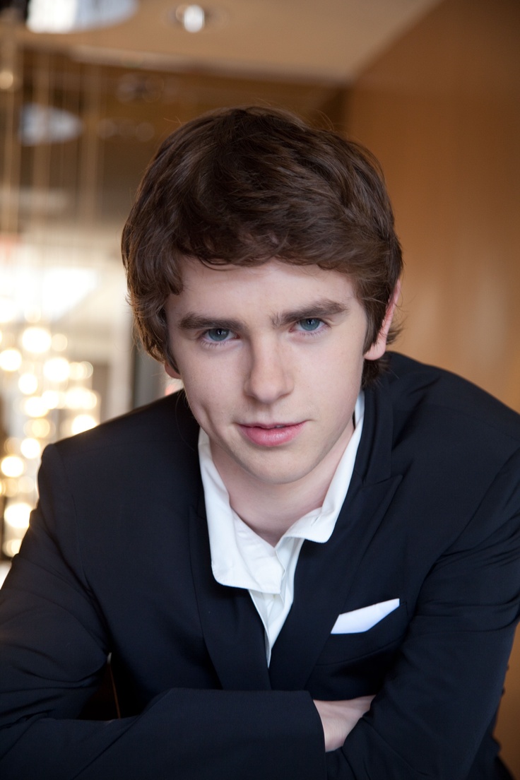 Next photo of Freddie Highmore