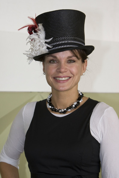 Next photo of Sigrid Thornton