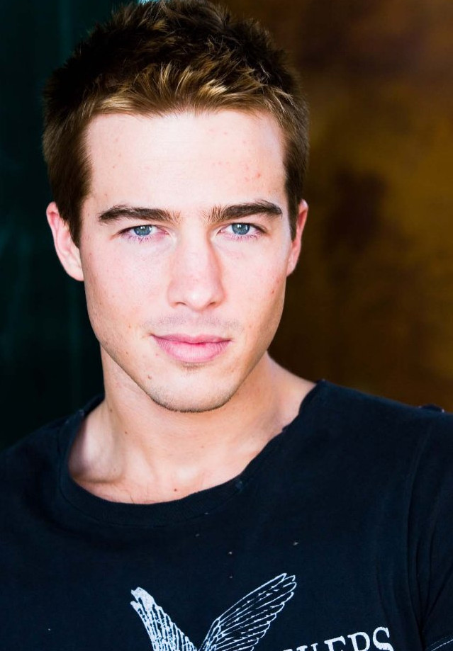 Ryan Carnes Actor CineMagia.ro