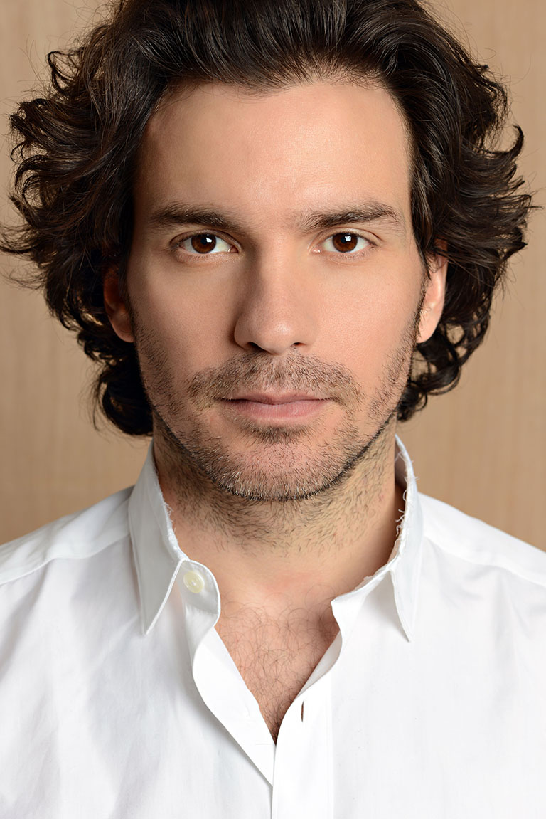 Poze Santiago Cabrera - Actor - Poza 7 din 34 - CineMagia.ro