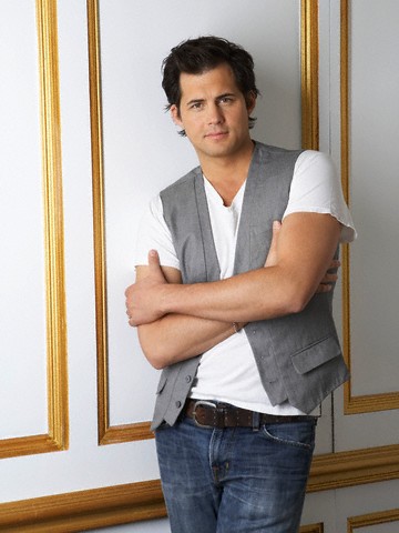 Kristoffer Polaha. 