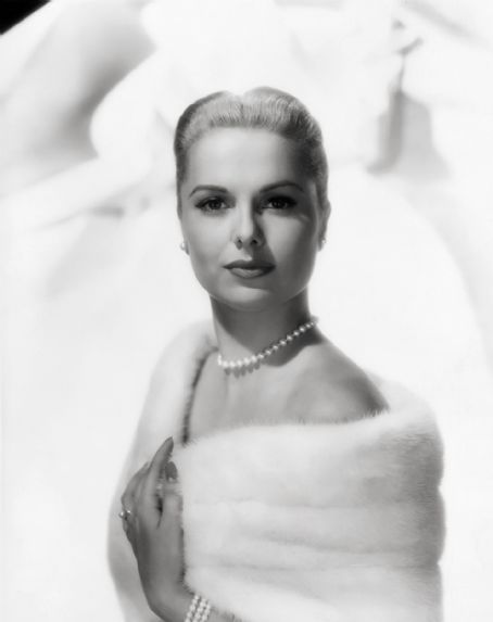 Poze Martha Hyer - Actor - Poza 5 din 36 - CineMagia.ro