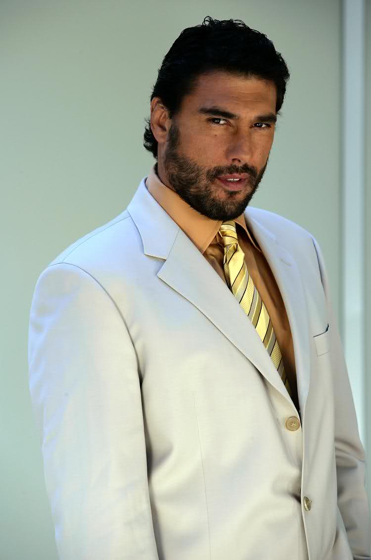 Poze Eduardo Yáñez - Actor - Poza 5 din 32 - CineMagia.ro