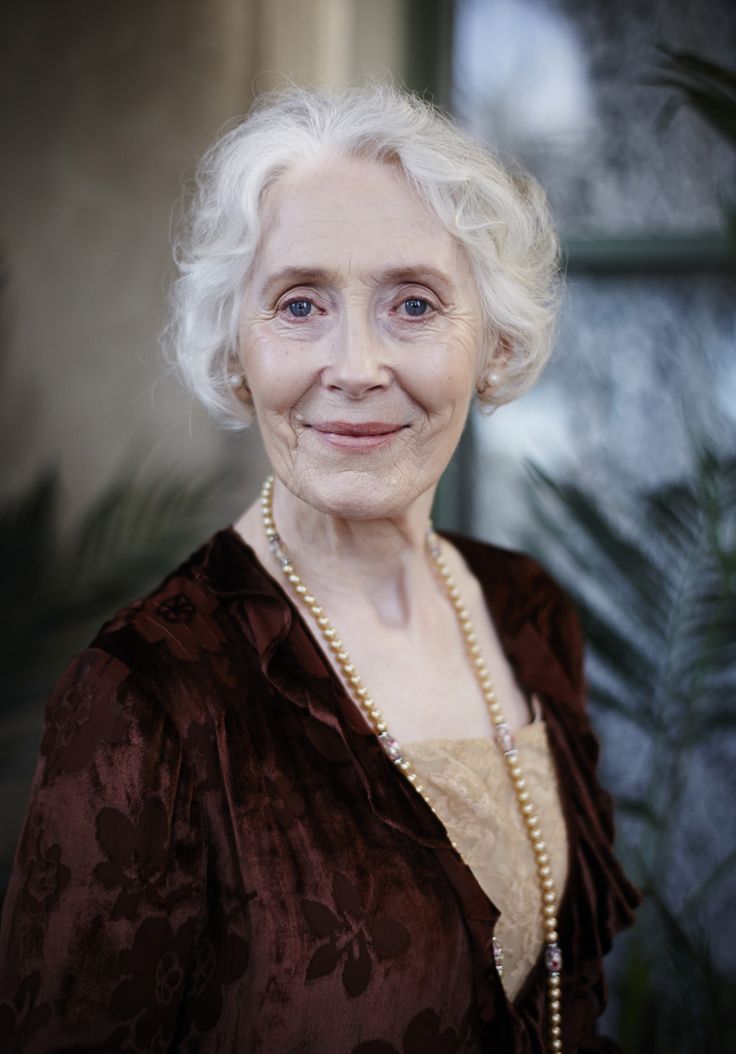 Poze Julia Blake