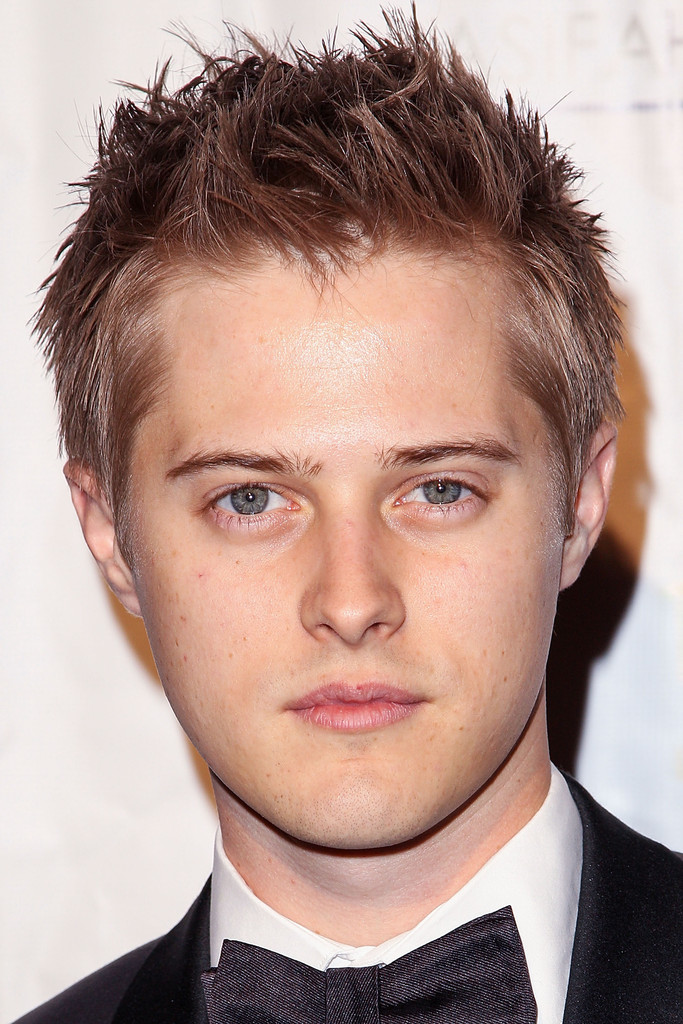 Poze Lucas Grabeel - Actor - Poza 11 din 38 - CineMagia.ro