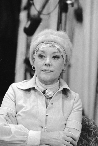 Glynis Johns as winifred banks