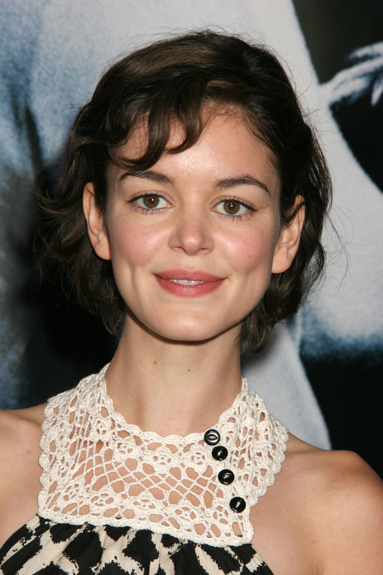 is Nora Zehetner married