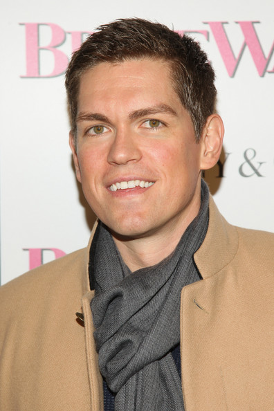 Steve Howey biography