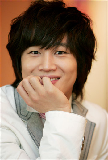 Poze Tae-hyun Cha