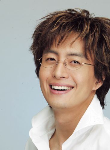 Poze Yong-jun Bae