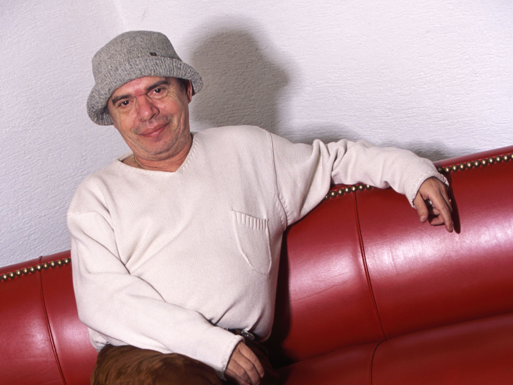 Ticky Holgado - poza 3 Vezi imaginea la rezoluţie maximă
