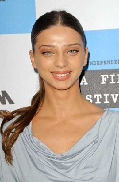 Poze Angela Sarafyan Actor Poza 31 Din 38 Cinemagiaro 7729