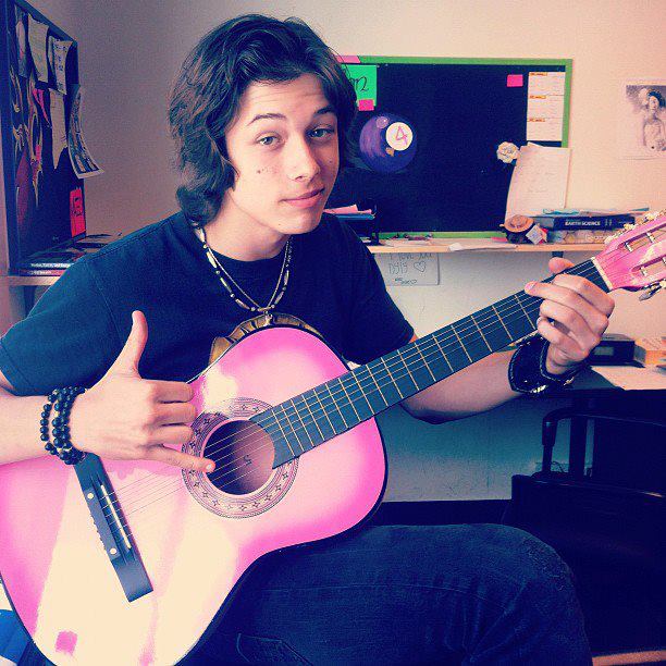 Poze Leo Howard