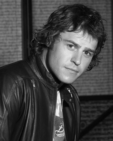 Poze Rodger Corser