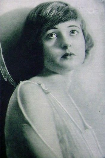 Poze Corinne Griffith