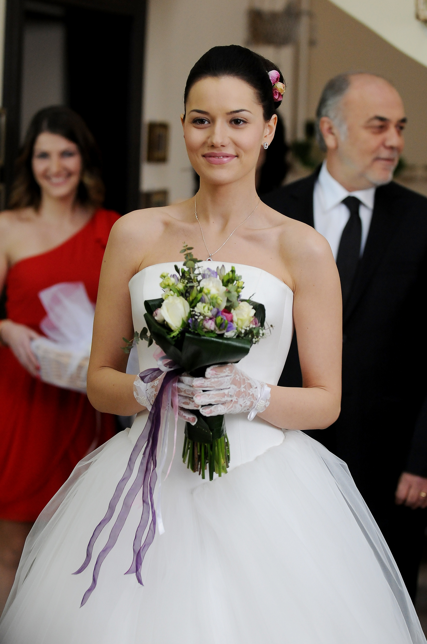 Poze Fahriye Evcen - Actor - Poza 48 din 63 - CineMagia.ro