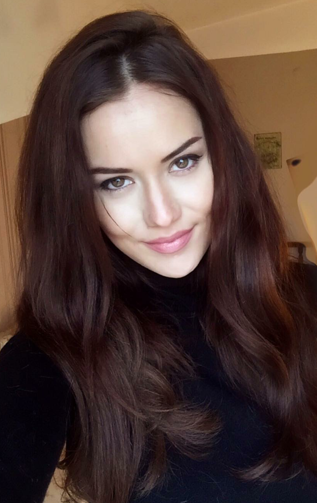 Fahriye Evcen - Actor - CineMagia.ro