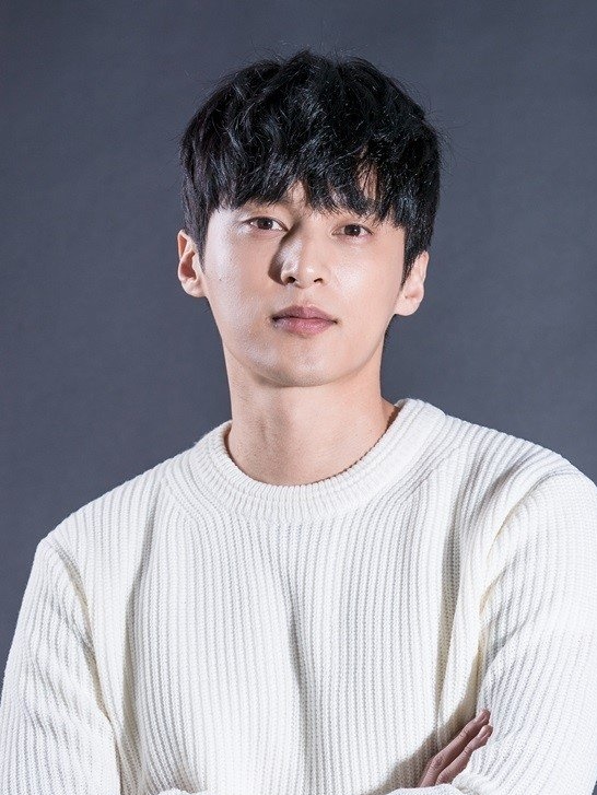 Poze Sun-Woo Yoon - Actor - Poza 13 din 26 - CineMagia.ro