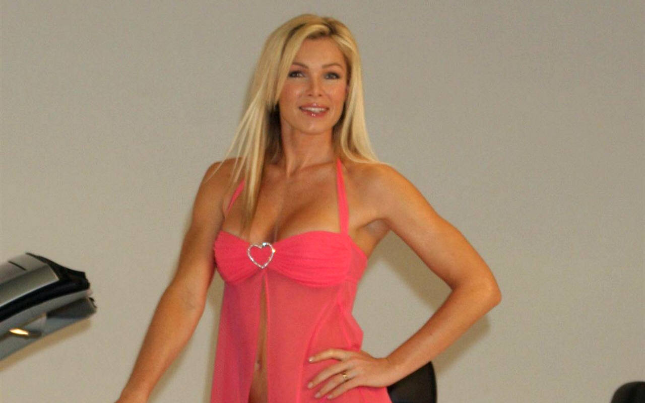 Poze Nell McAndrew