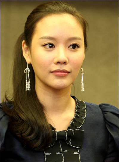 Poze Ah-jung Kim - Actor - Poza 7 din 40 - CineMagia.ro