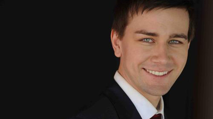 Poze Torrance Coombs