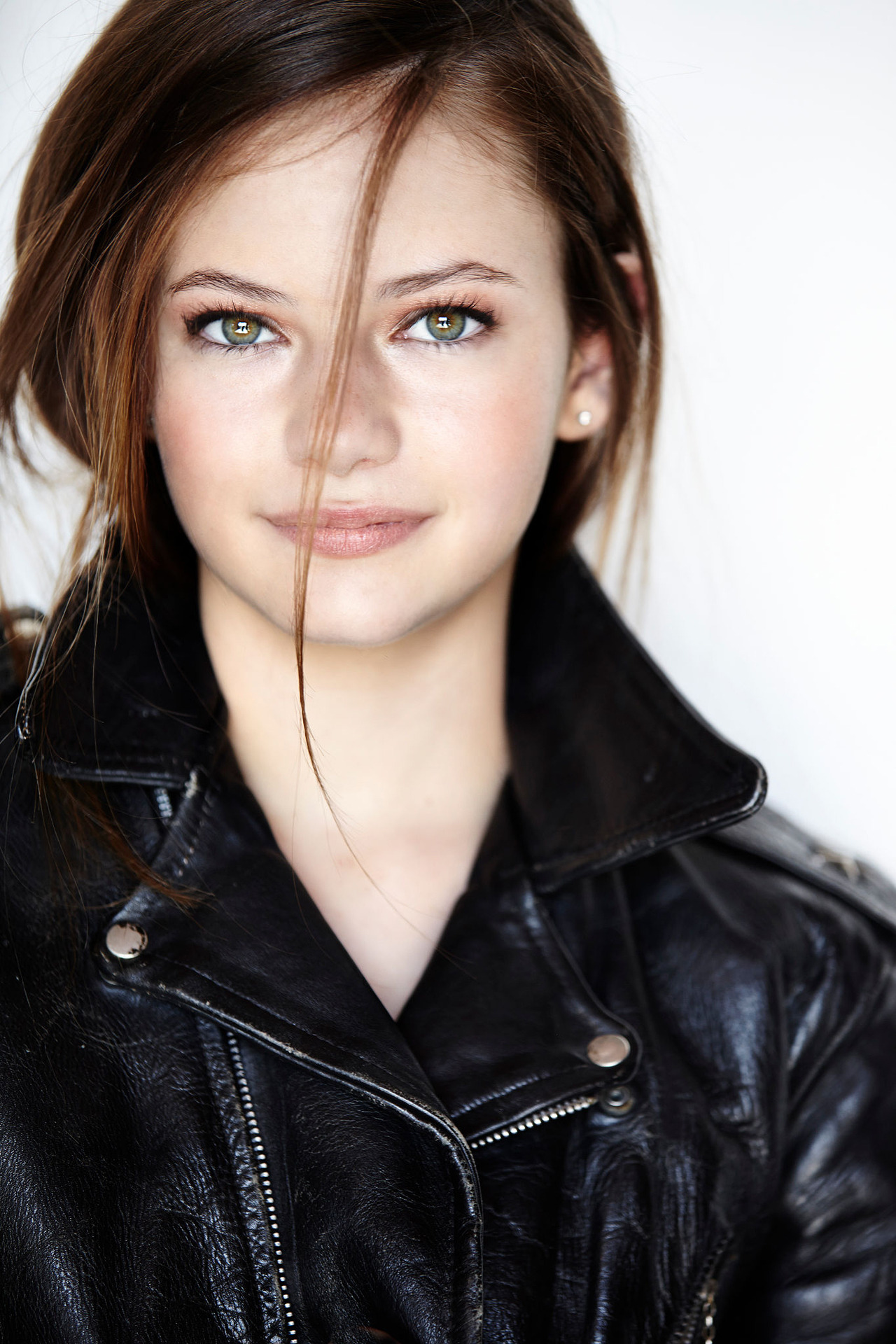 mackenzie-foy-111536l.jpg