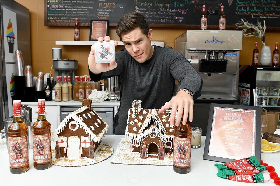 Poze Adam Devine