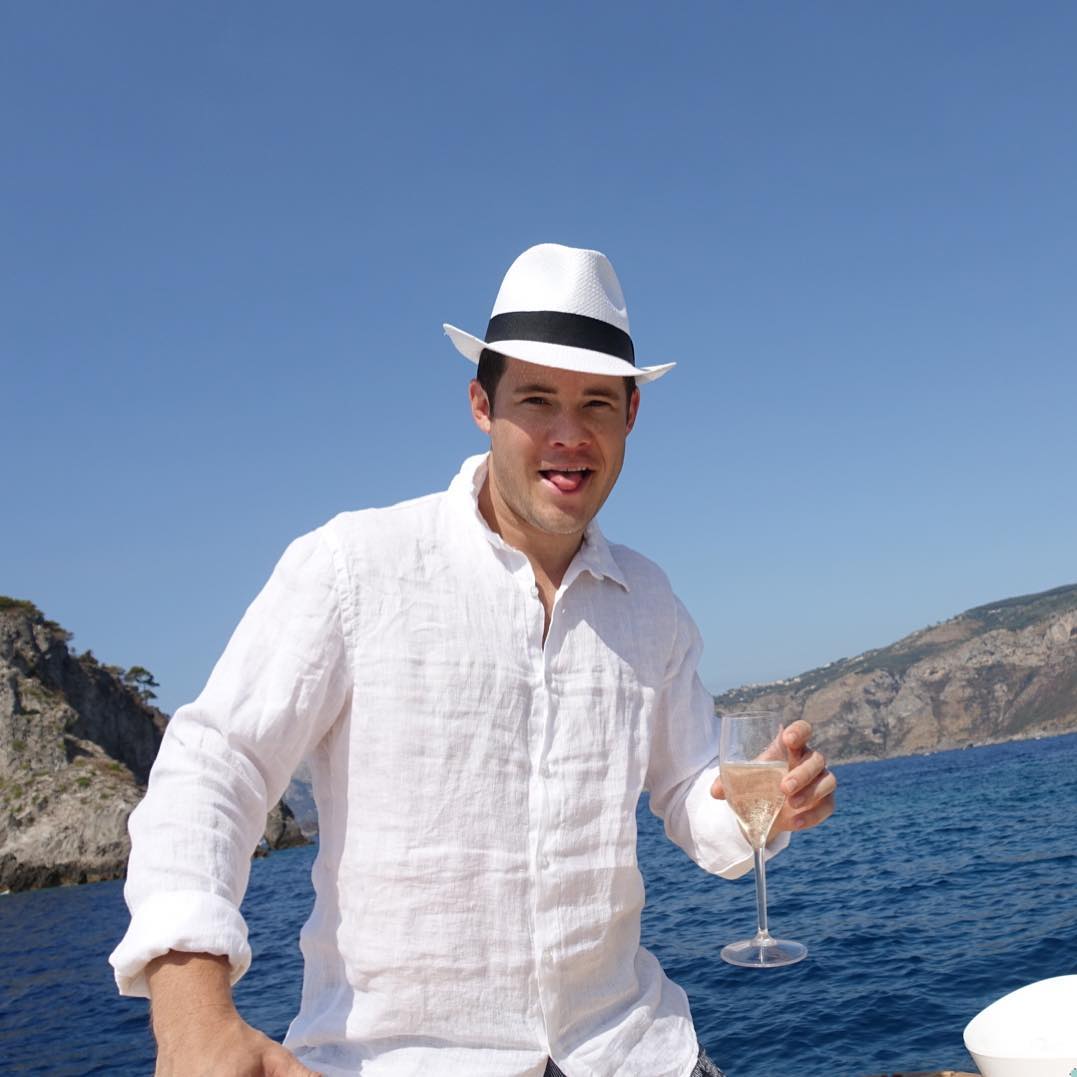 Poze Adam Devine