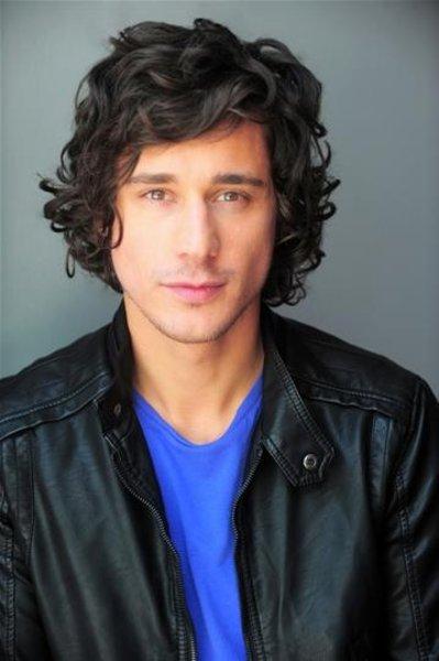 Peter Gadiot actor