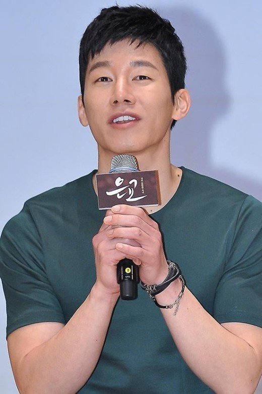 Poze Mu-Yeol Kim - Actor - Poza 18 din 22 - CineMagia.ro