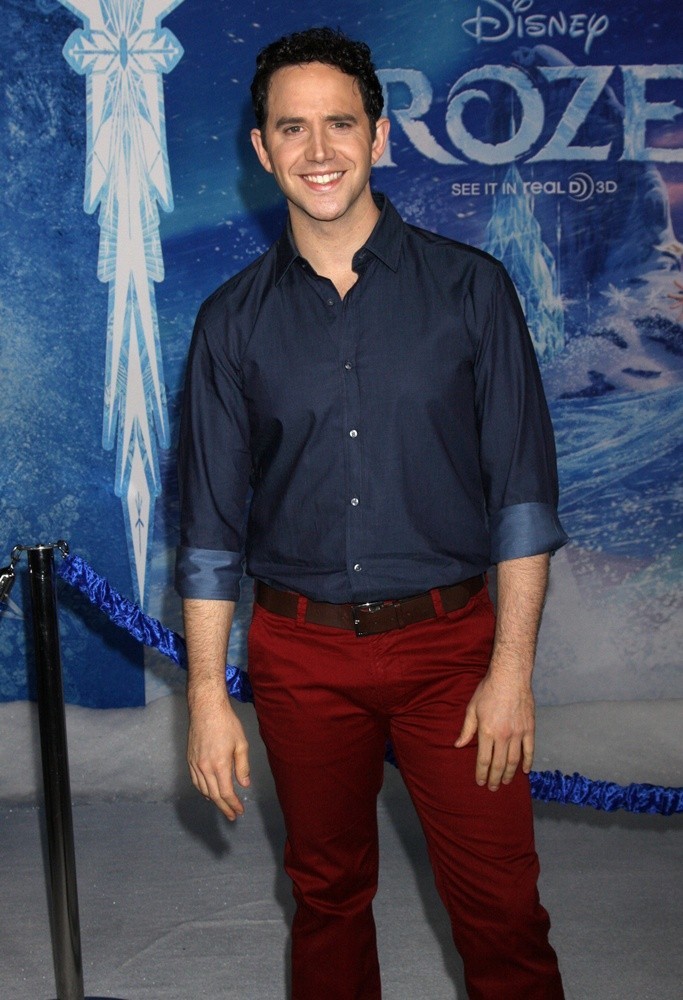 Next photo of Santino Fontana